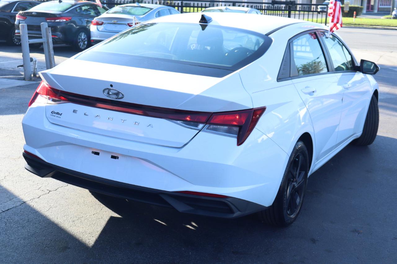 Hyundai Elantra SEL IVT 2021