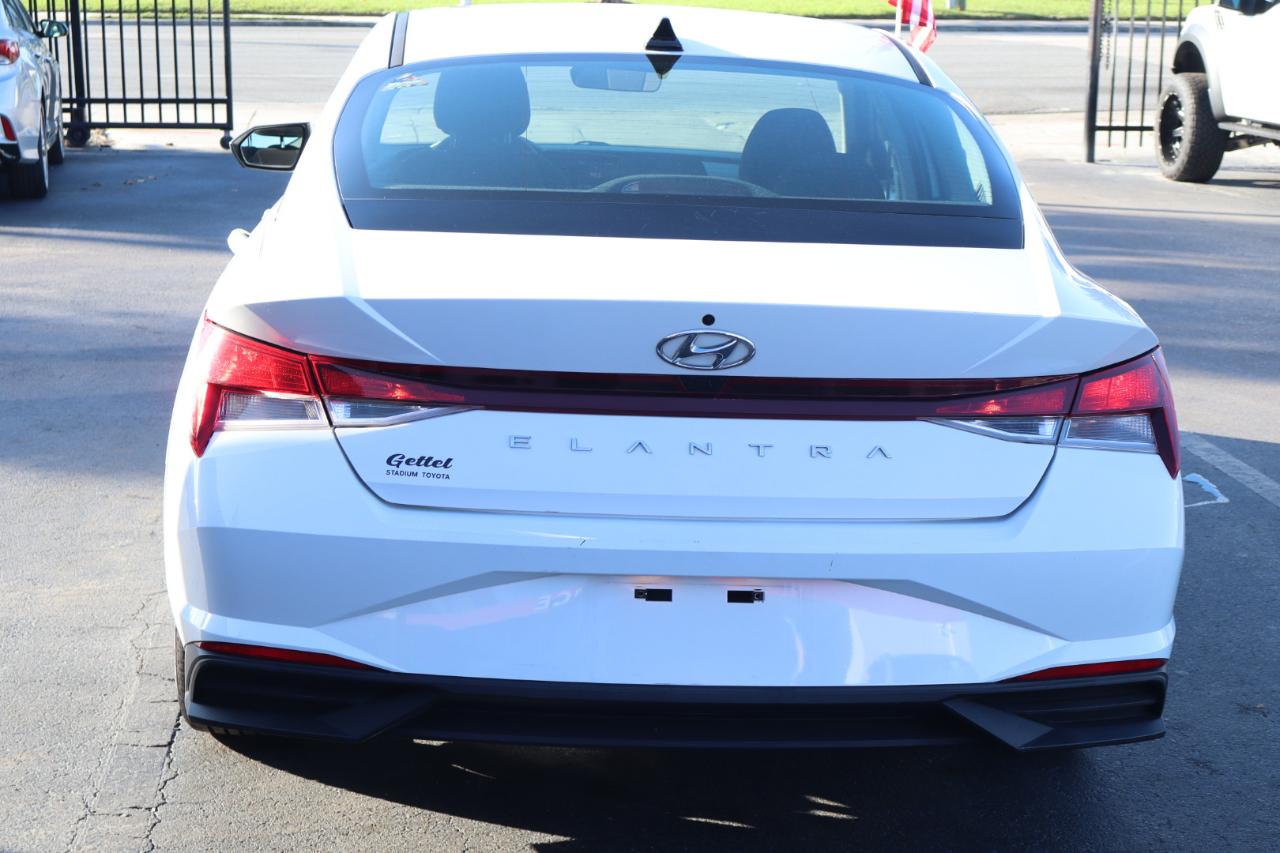 Hyundai Elantra SEL IVT 2021