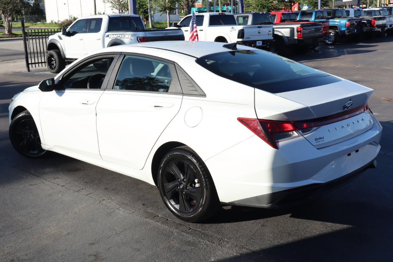 Hyundai Elantra SEL IVT 2021