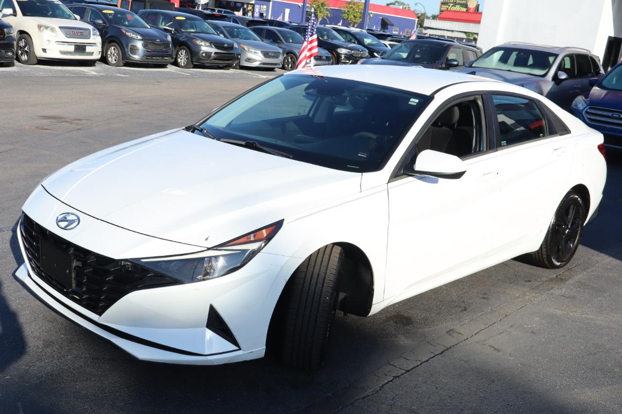 Hyundai Elantra SEL IVT 2021