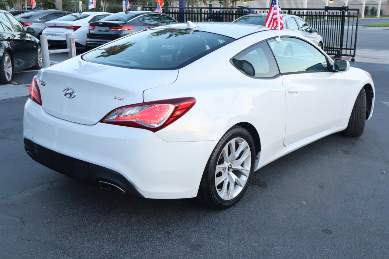 Hyundai Genesis Coupe 2dr I4 2.0T Man 2013