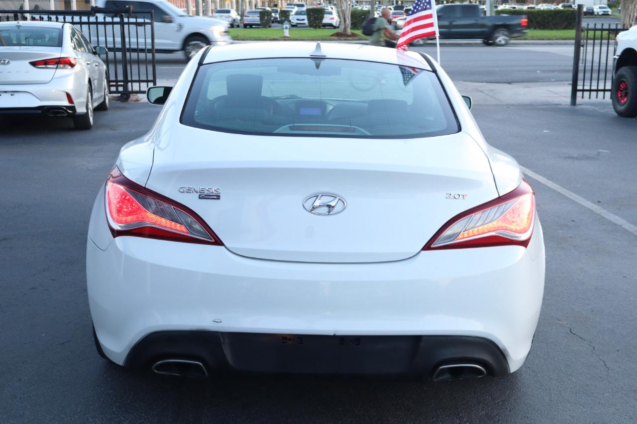Hyundai Genesis Coupe 2dr I4 2.0T Man 2013