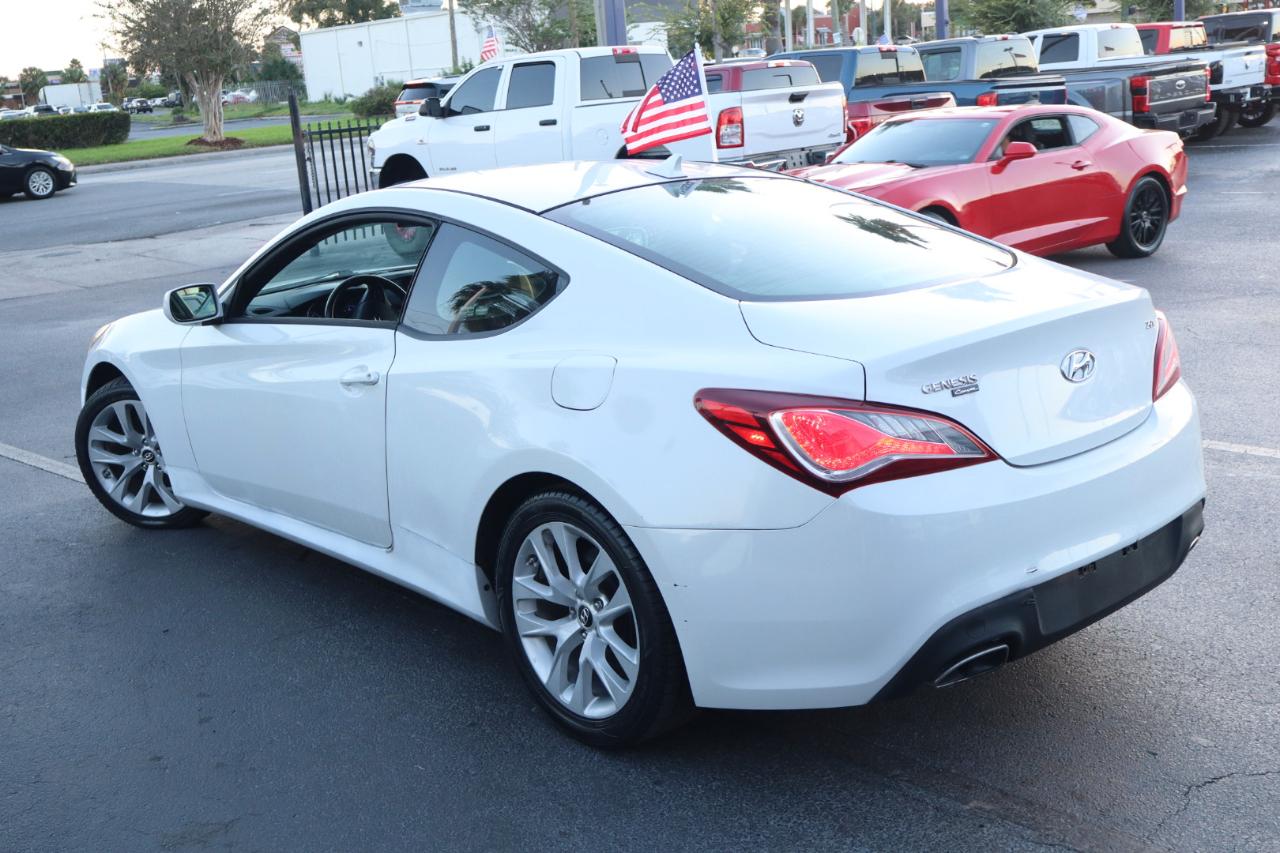 Hyundai Genesis Coupe 2dr I4 2.0T Man 2013
