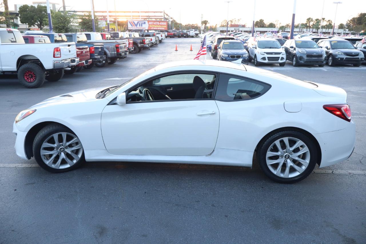 Hyundai Genesis Coupe 2dr I4 2.0T Man 2013