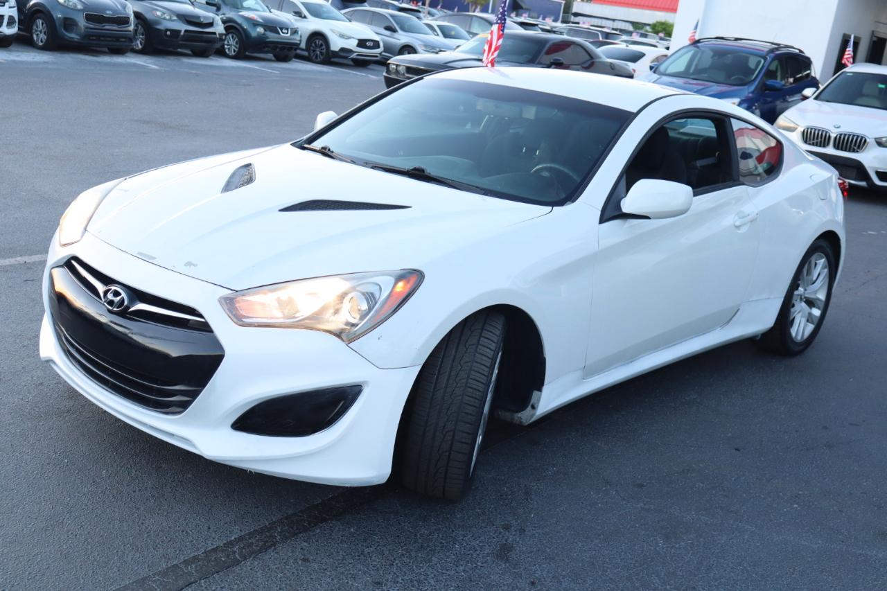 Hyundai Genesis Coupe 2dr I4 2.0T Man 2013