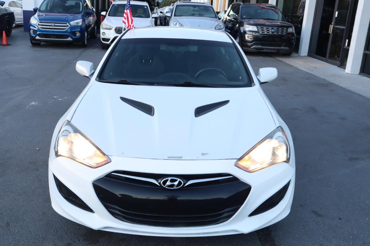 Hyundai Genesis Coupe 2dr I4 2.0T Man 2013