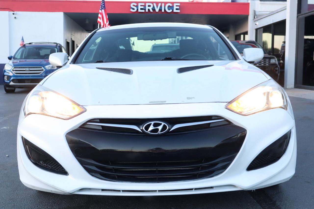 Hyundai Genesis Coupe 2dr I4 2.0T Man 2013