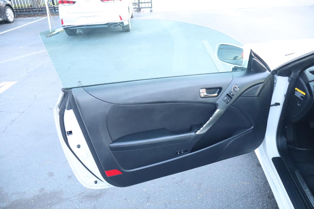 Hyundai Genesis Coupe 2dr I4 2.0T Man 2013