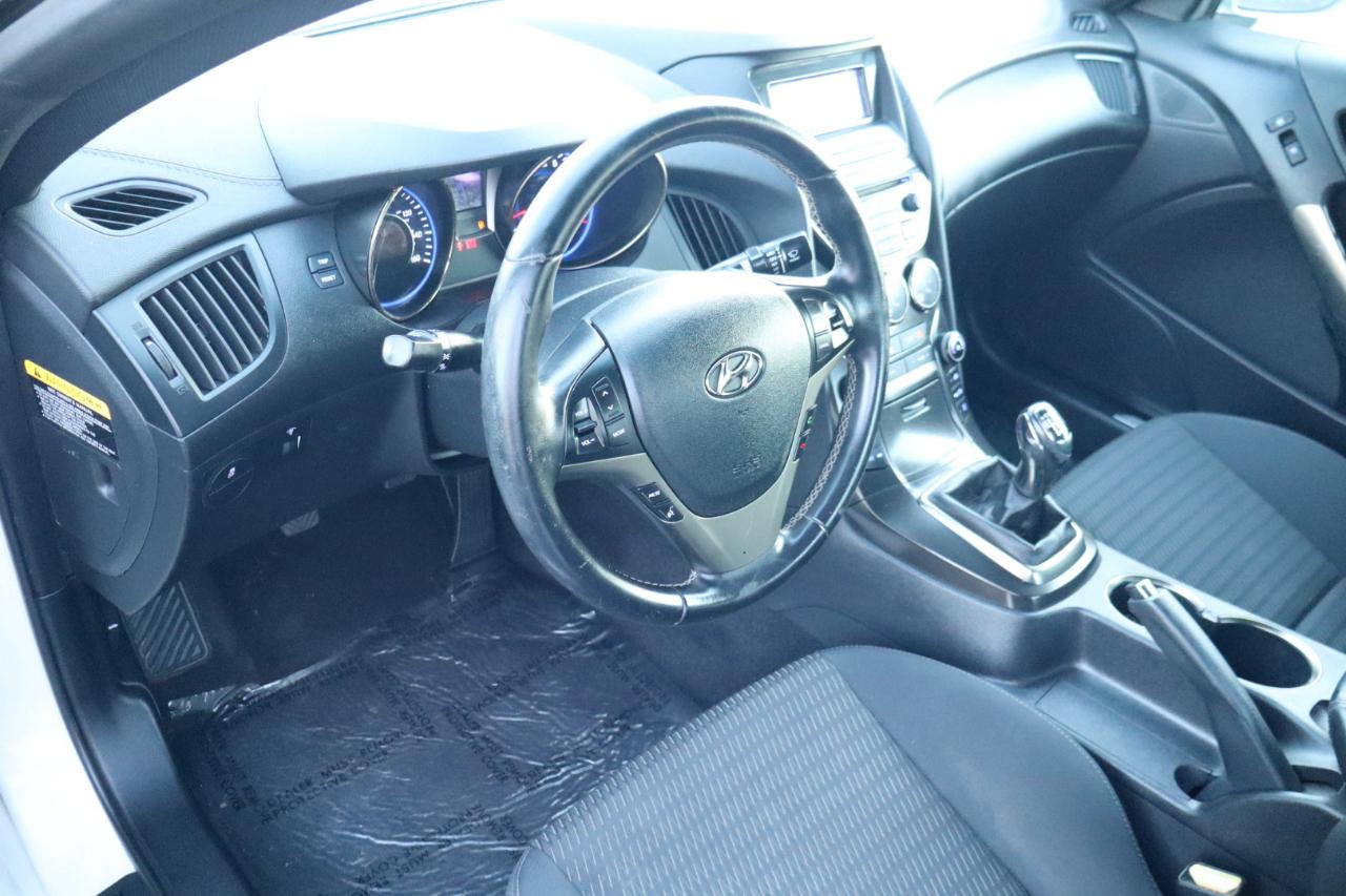 Hyundai Genesis Coupe 2dr I4 2.0T Man 2013