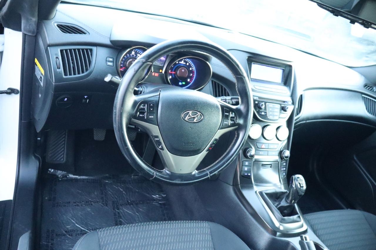 Hyundai Genesis Coupe 2dr I4 2.0T Man 2013