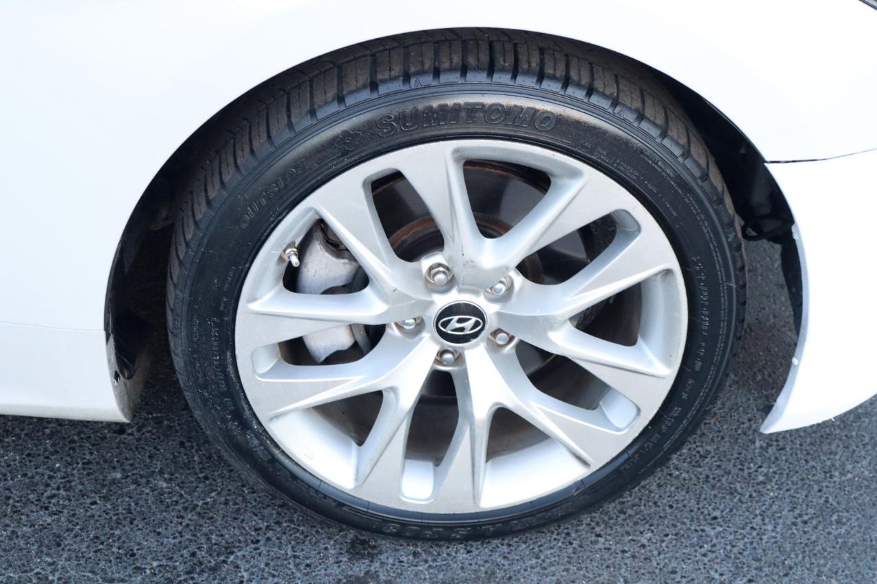 Hyundai Genesis Coupe 2dr I4 2.0T Man 2013