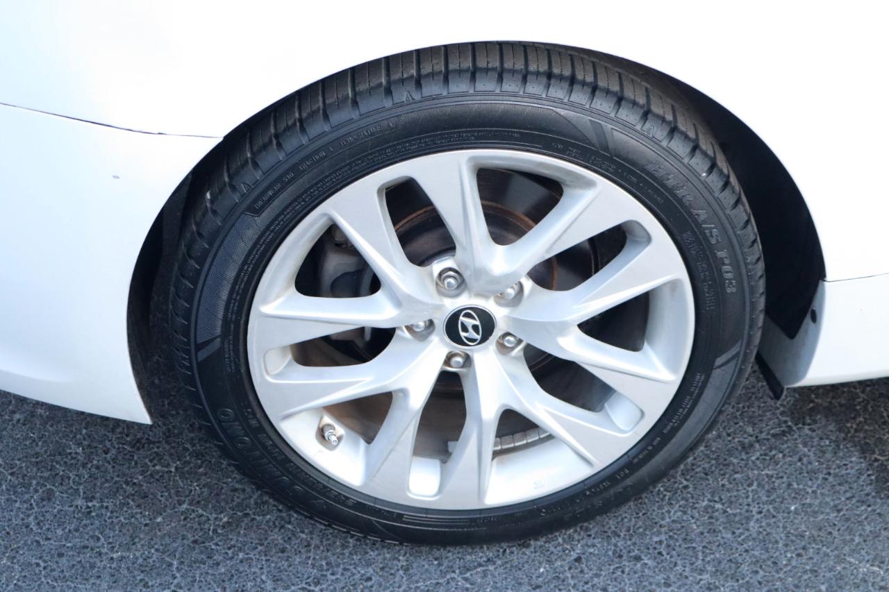 Hyundai Genesis Coupe 2dr I4 2.0T Man 2013