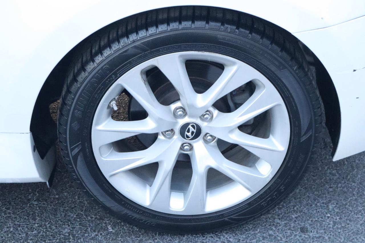 Hyundai Genesis Coupe 2dr I4 2.0T Man 2013