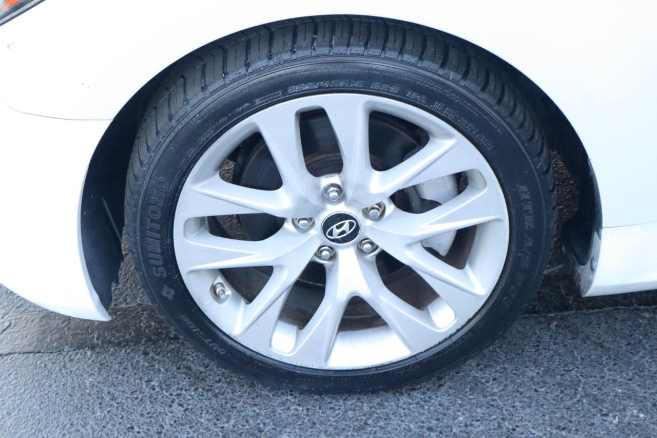 Hyundai Genesis Coupe 2dr I4 2.0T Man 2013