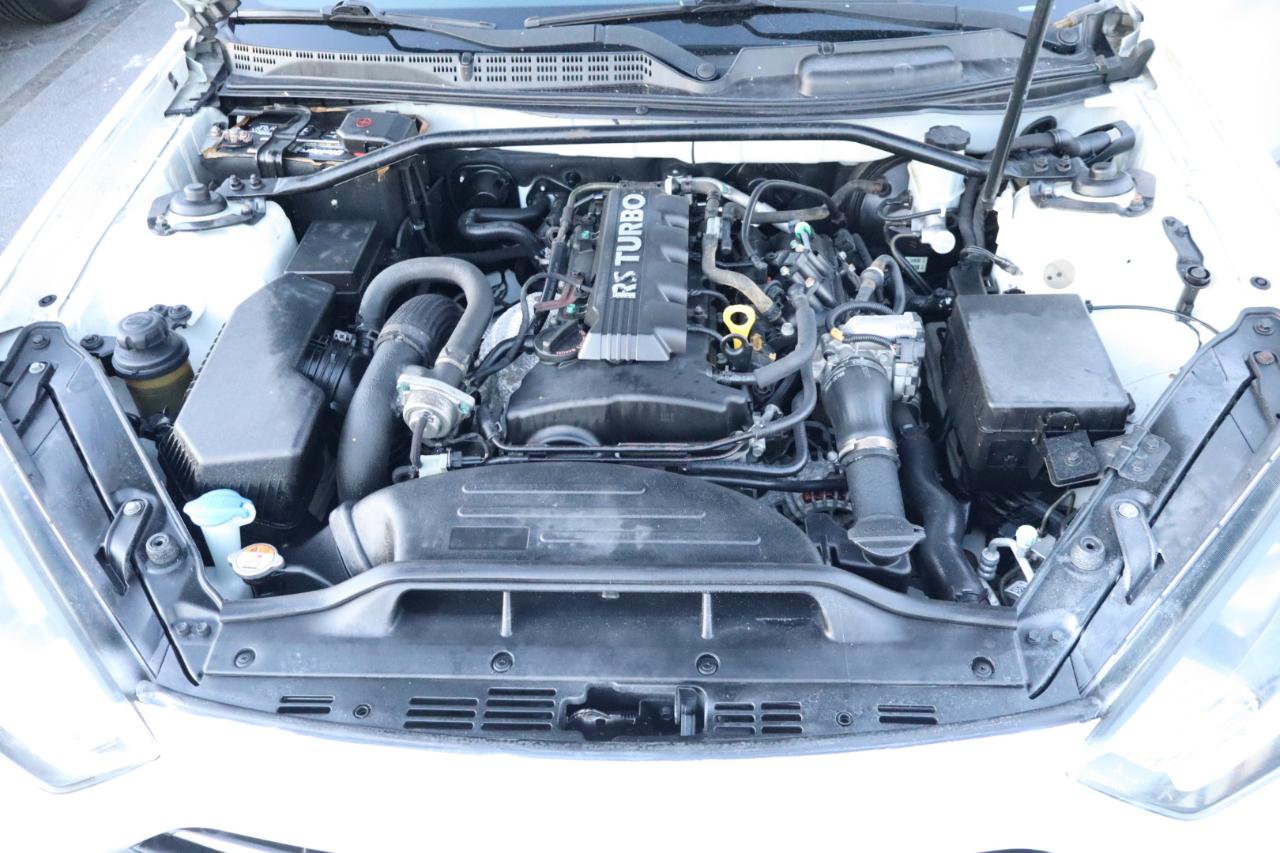 Hyundai Genesis Coupe 2dr I4 2.0T Man 2013