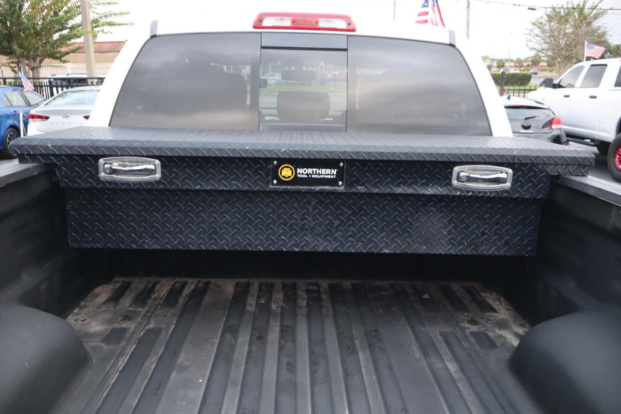 Toyota Tundra 4WD Truck Double Cab 5.7L FFV V8 6-Spd AT SR5 (Natl) 2016