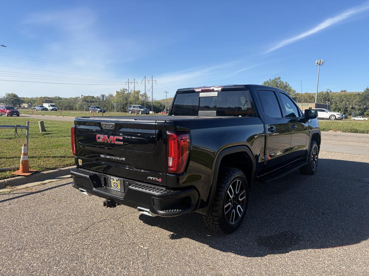 GMC Sierra 1500 4WD Crew Cab 147" AT4 2022