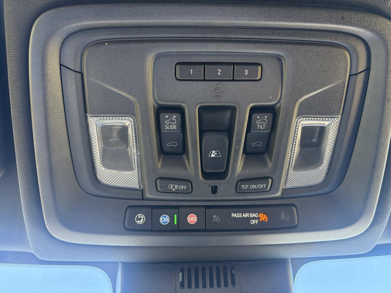 GMC Sierra 1500 4WD Crew Cab 147" AT4 2022