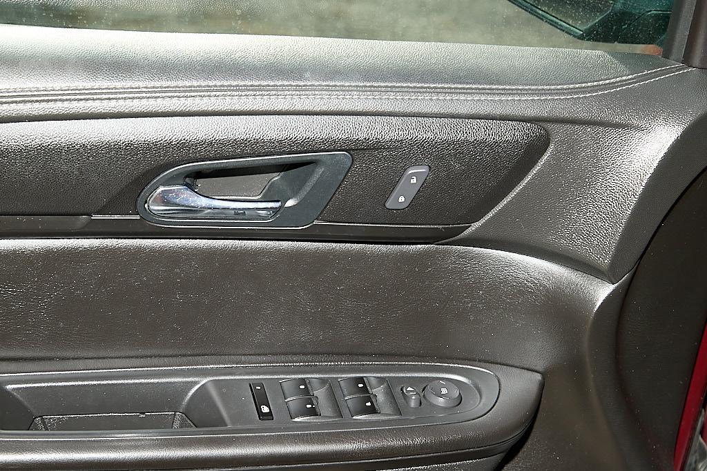 GMC Acadia photo 12
