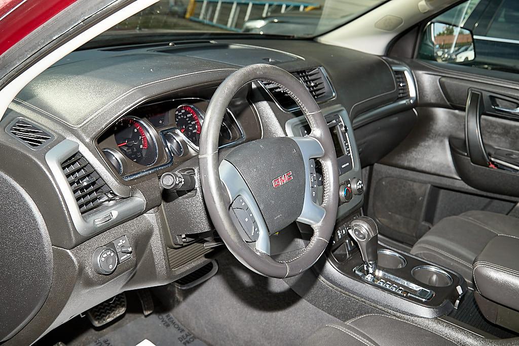 GMC Acadia photo 14