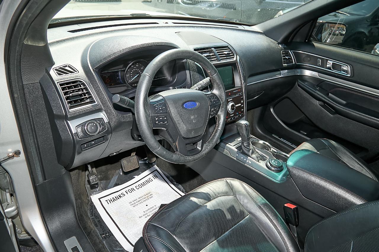 Ford Explorer photo 12