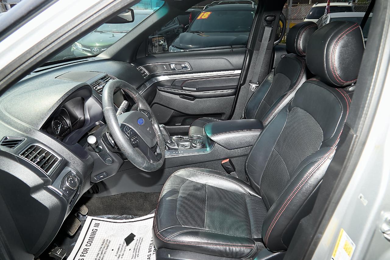 Ford Explorer photo 18