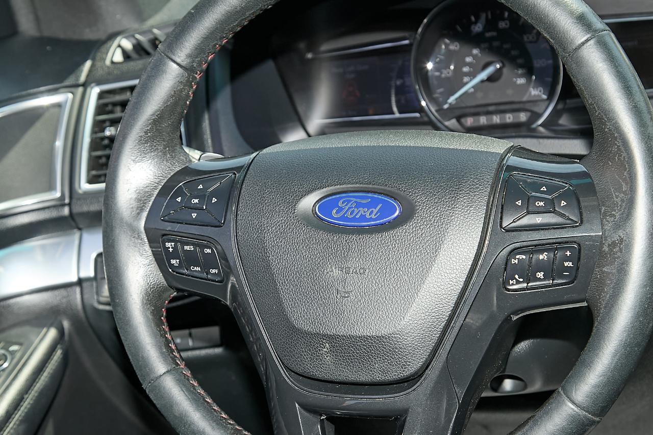 Ford Explorer photo 26