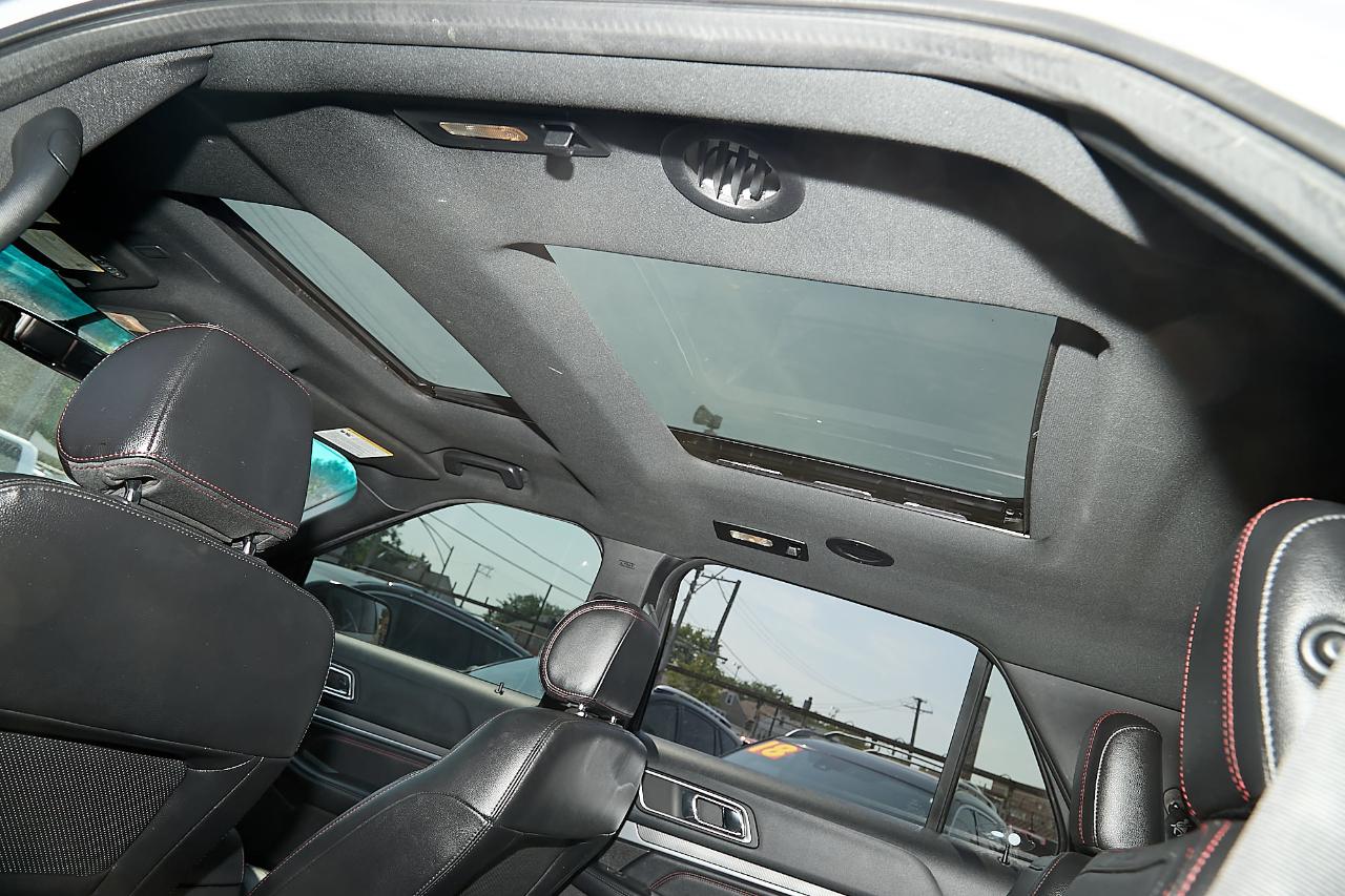 Ford Explorer photo 29