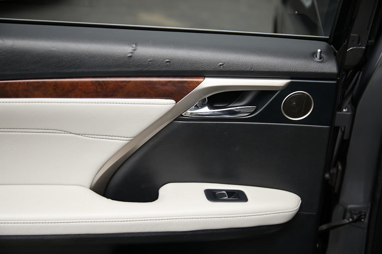 Lexus RX photo 25