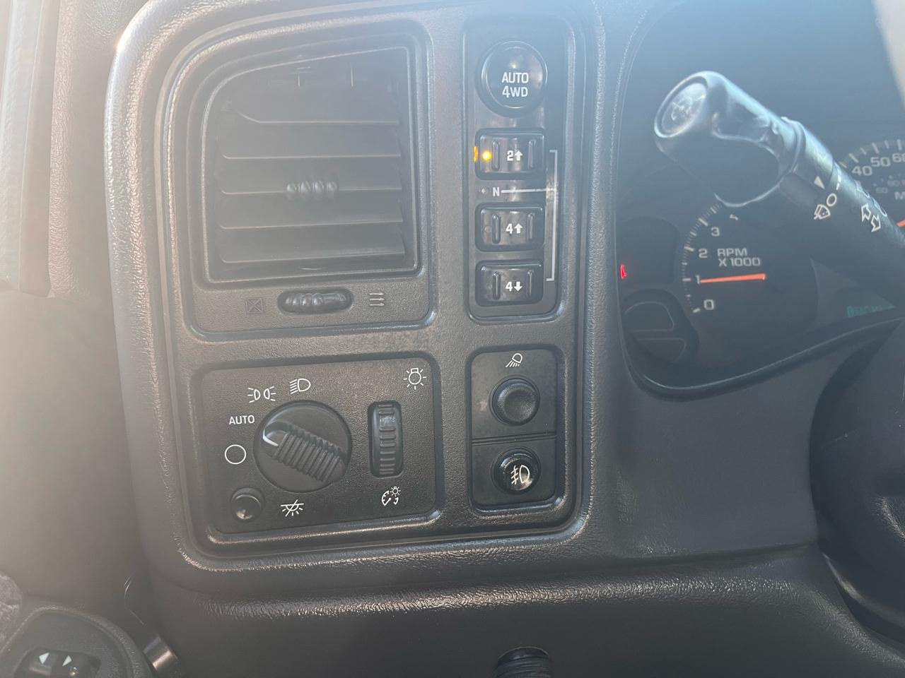 Chevrolet Avalanche 1500 4WD 2004