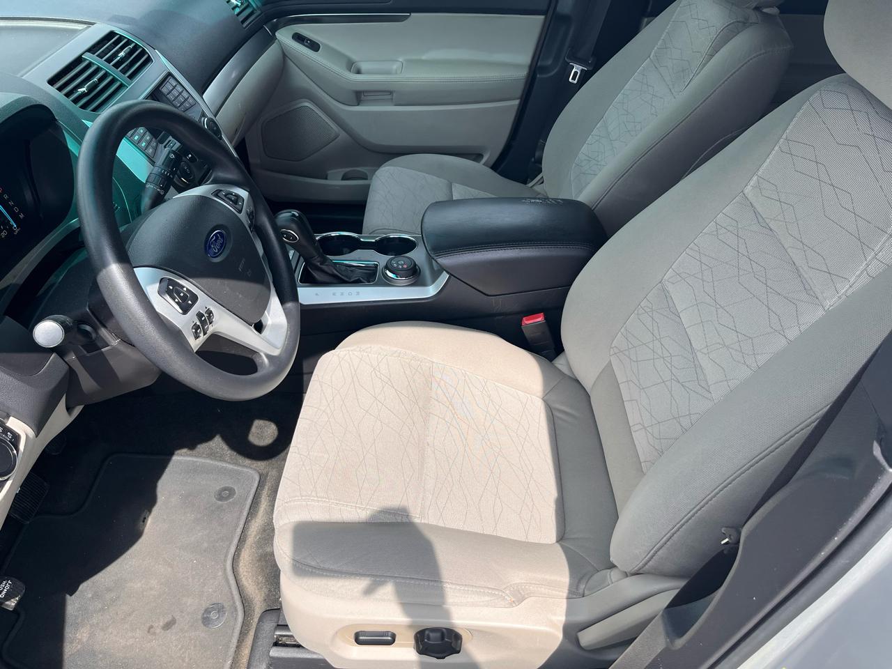 Ford Explorer Base 4WD 2015