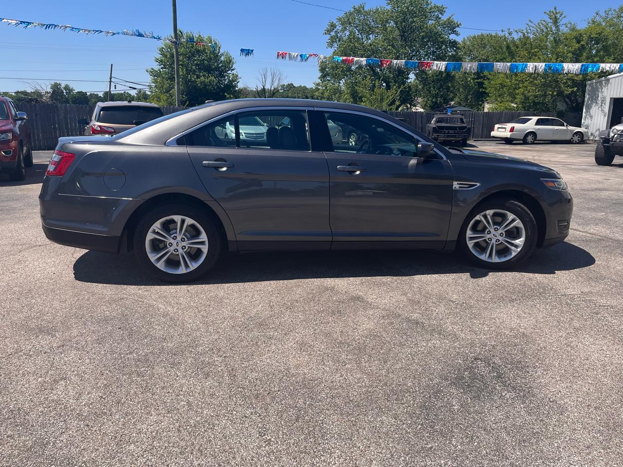 Ford Taurus SEL FWD 2018