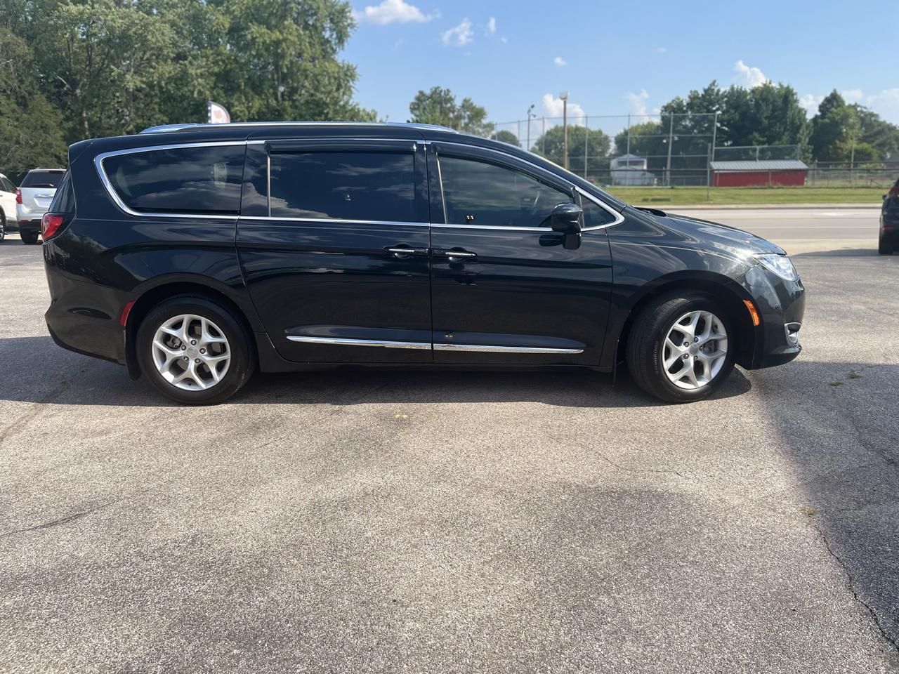 Chrysler Pacifica Touring-L Plus 2017