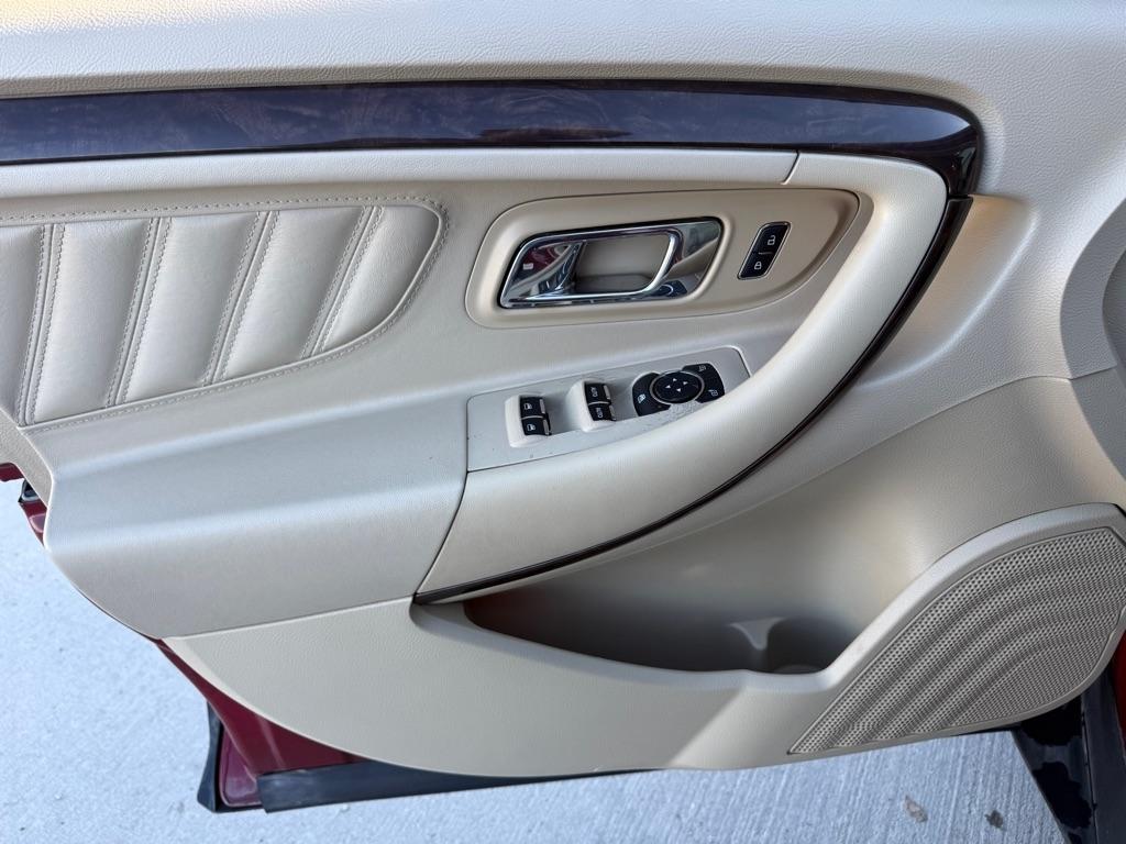 Ford Taurus Limited FWD 2015