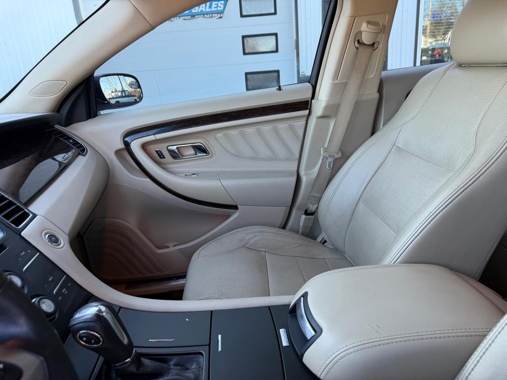 Ford Taurus Limited FWD 2015