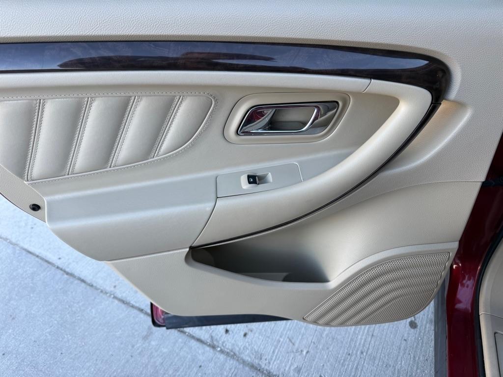 Ford Taurus Limited FWD 2015