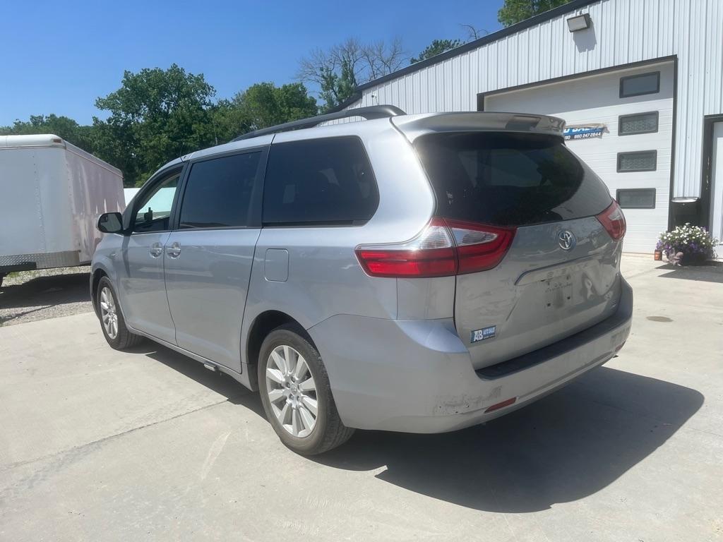 Toyota Sienna LE 7-Passenger AWD 2017