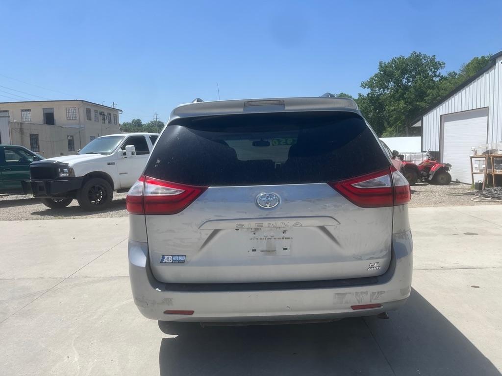 Toyota Sienna LE 7-Passenger AWD 2017