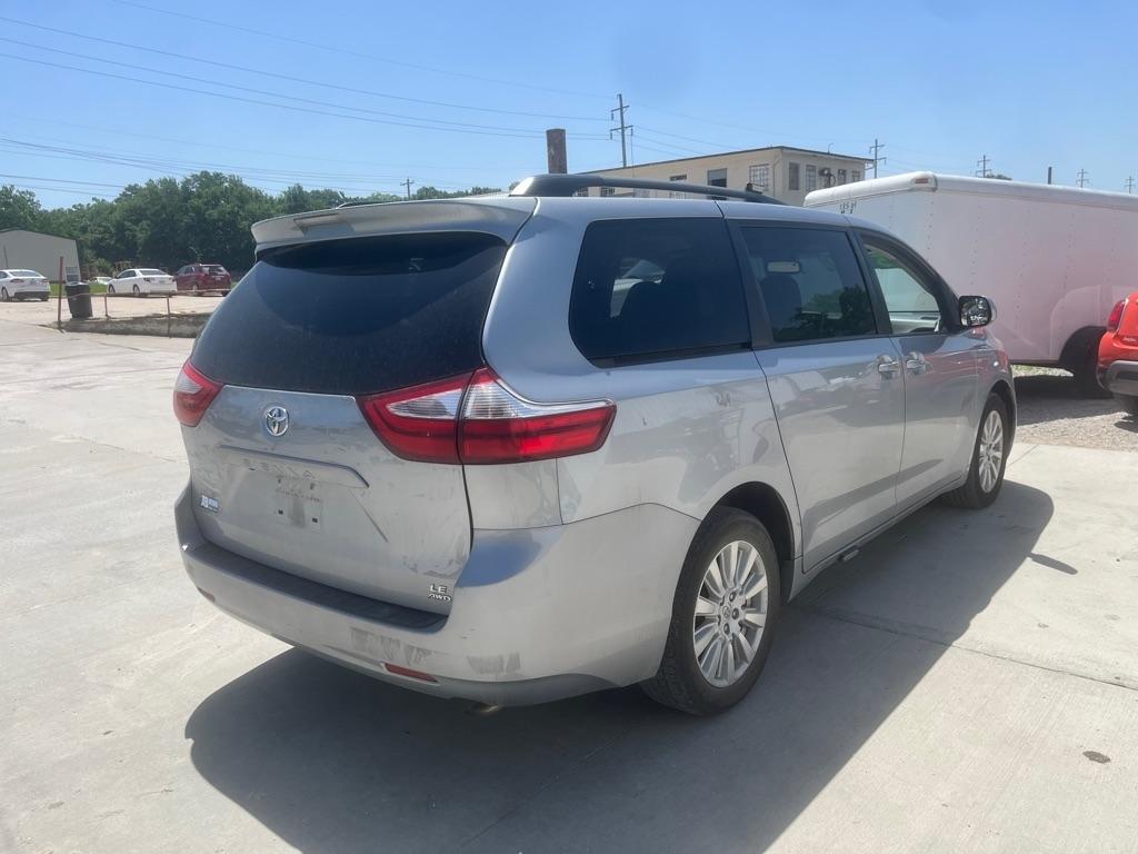 Toyota Sienna LE 7-Passenger AWD 2017
