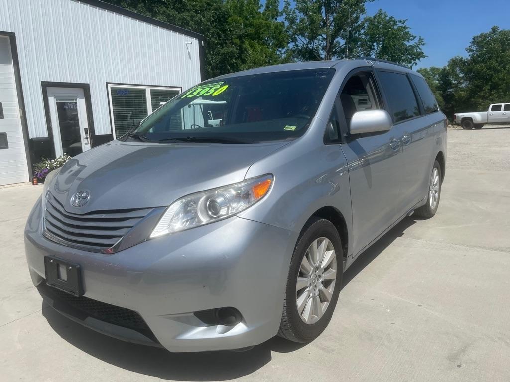 Toyota Sienna LE 7-Passenger AWD 2017