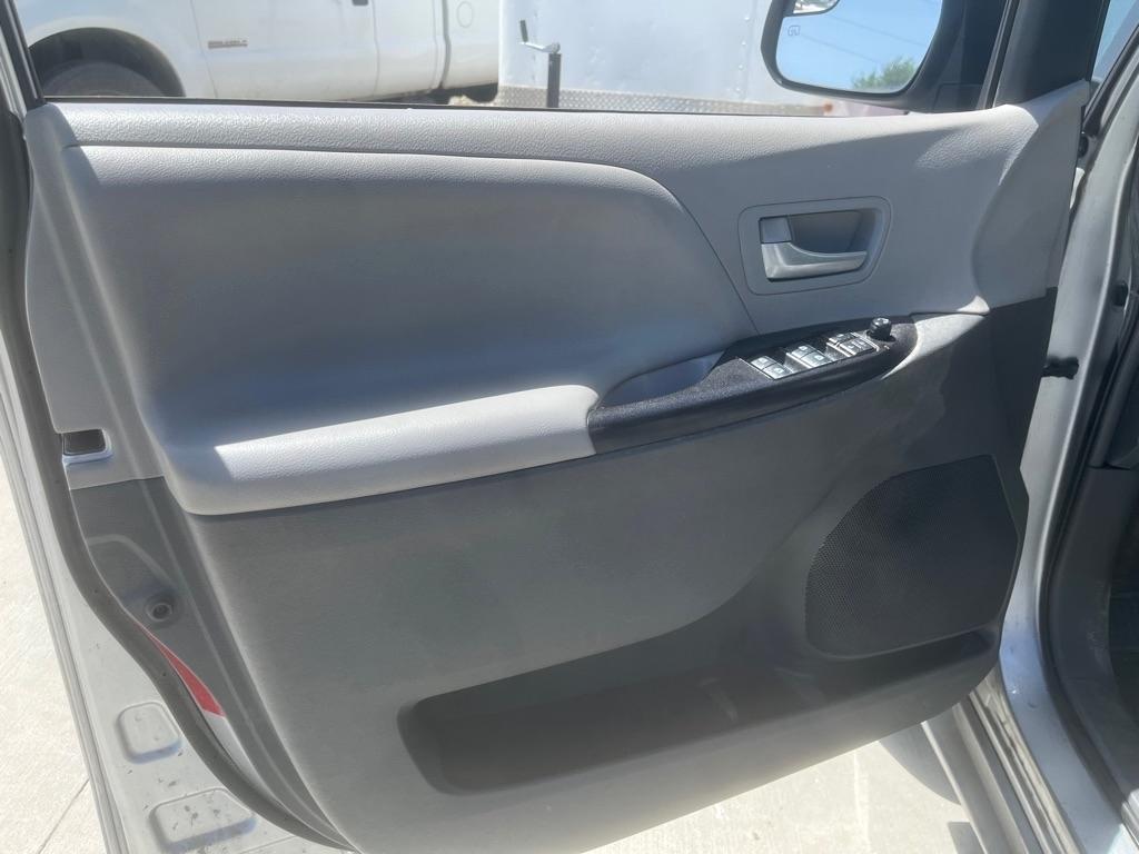 Toyota Sienna LE 7-Passenger AWD 2017