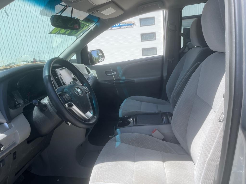 Toyota Sienna LE 7-Passenger AWD 2017