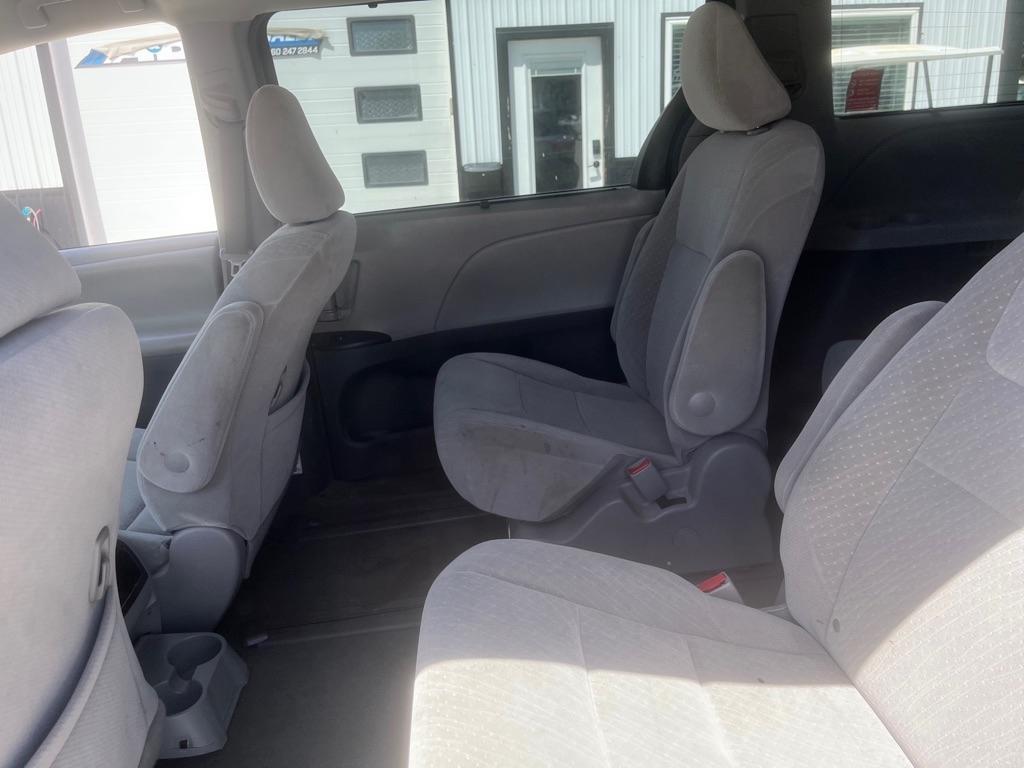 Toyota Sienna LE 7-Passenger AWD 2017