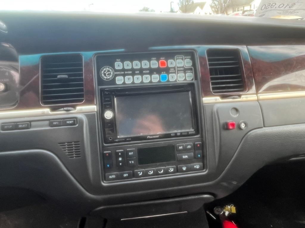 Lincoln Town Car Executive Limo 2008