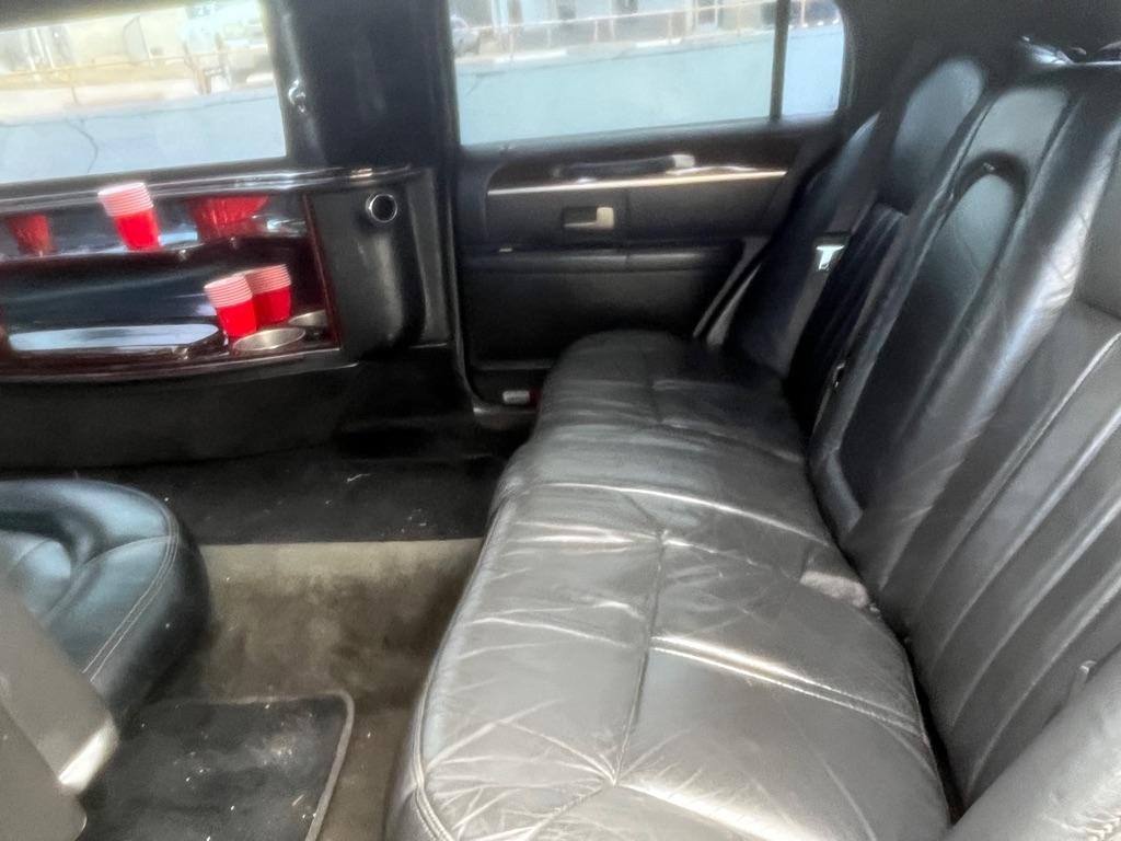 Lincoln Town Car Executive Limo 2008