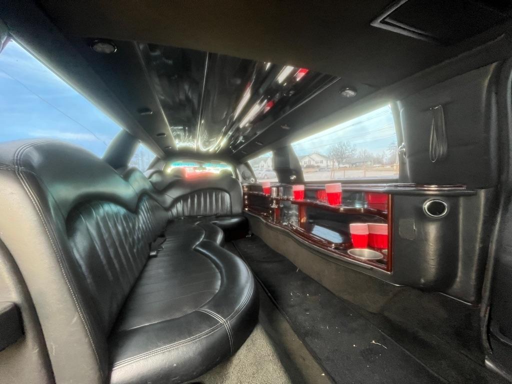 Lincoln Town Car Executive Limo 2008