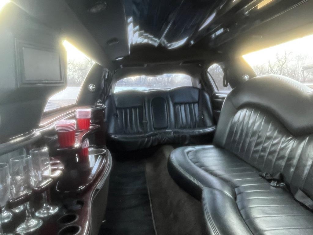 Lincoln Town Car Executive Limo 2008