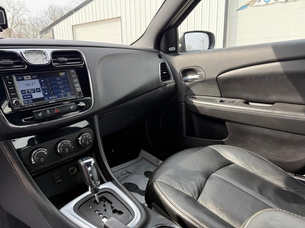 Chrysler 200 Limited 2011