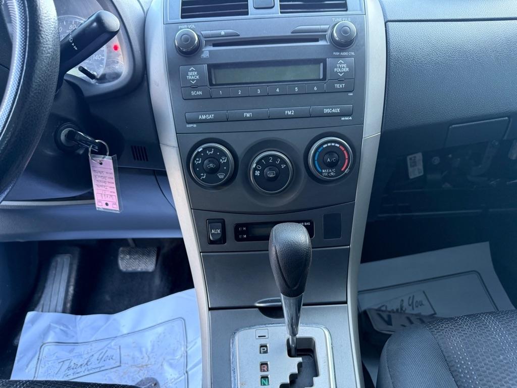Toyota Corolla Base 5-Speed MT 2011