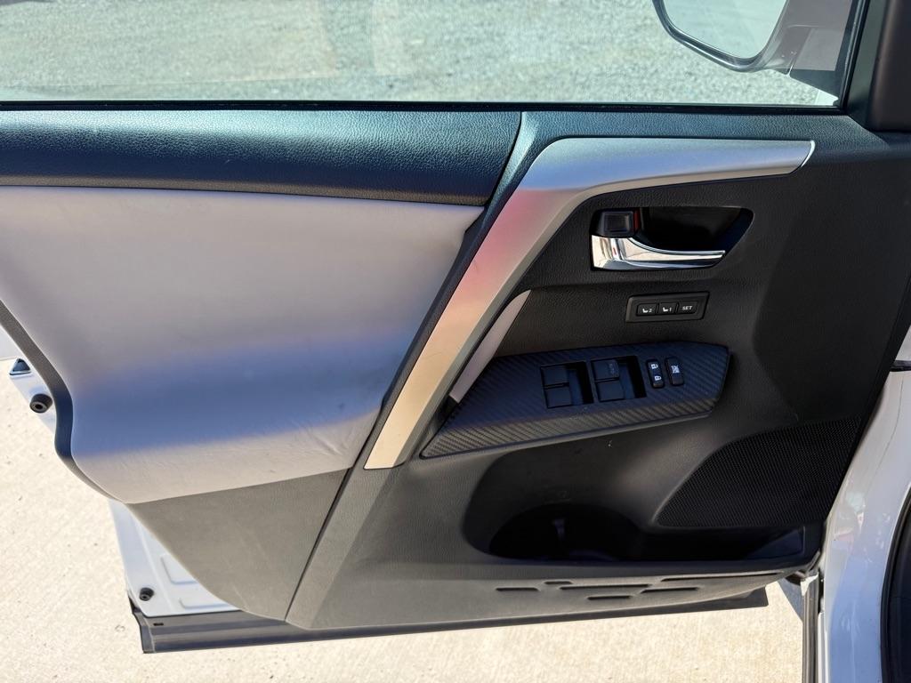 Toyota RAV4 Limited FWD 2015